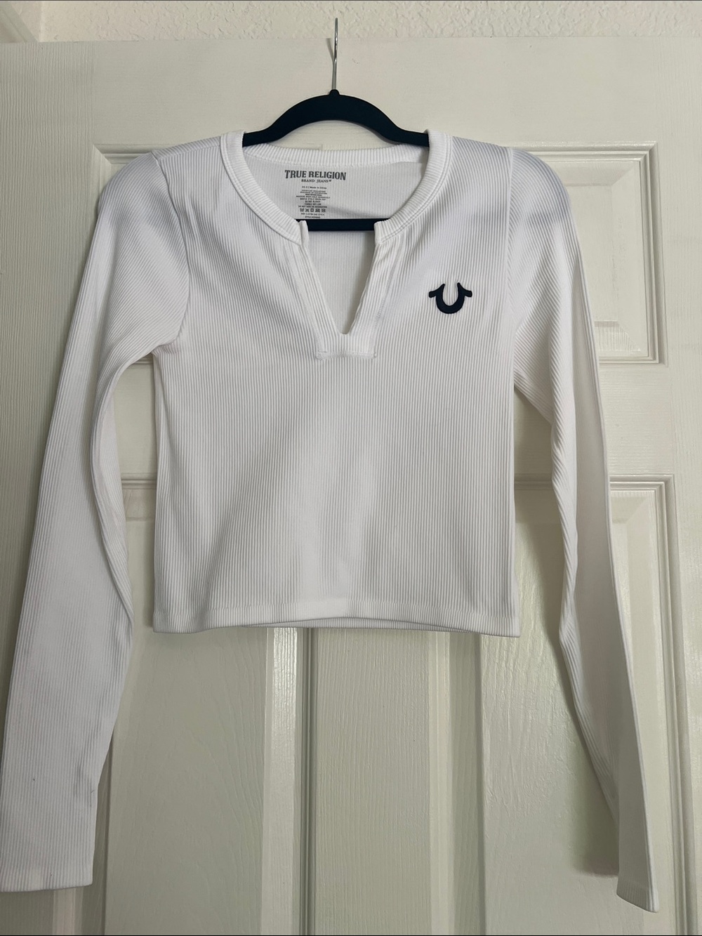 True Religion White Ribbed V-Notch Long-Sleeve Crop Top